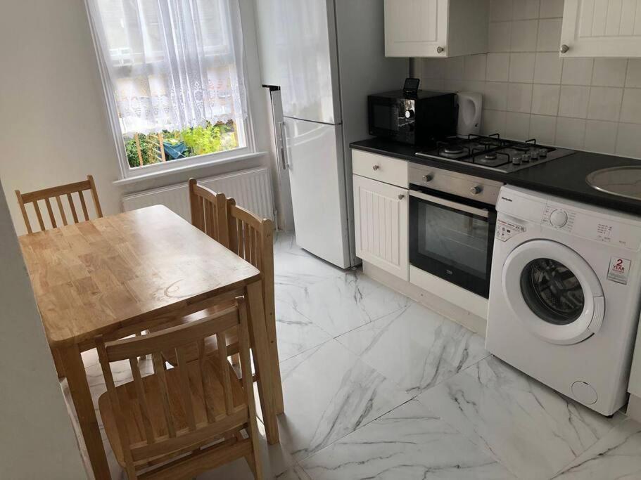 Apartment East 2 Bedroom Flat *