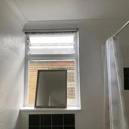 East London 2 Bedroom Flat Exterior photo