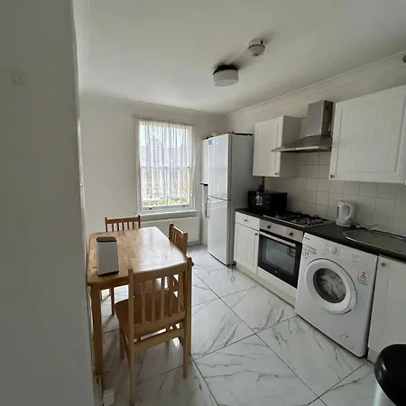 East London 2 Bedroom Flat Exterior photo