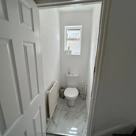 East London 2 Bedroom Flat Exterior photo