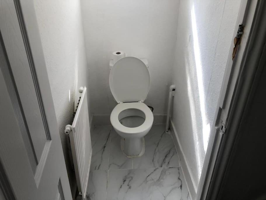East 2 Bedroom Flat * London