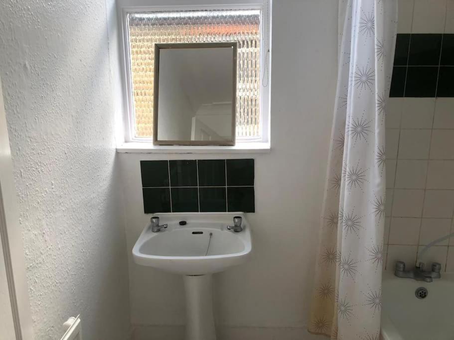 Apartment East 2 Bedroom Flat *
