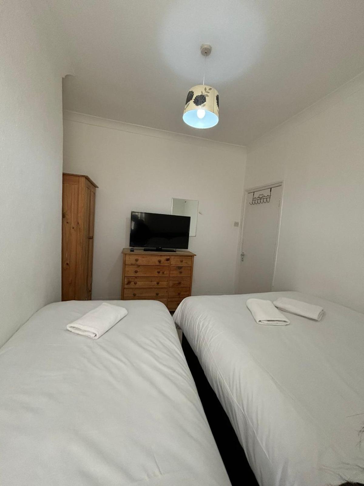East 2 Bedroom Flat * London