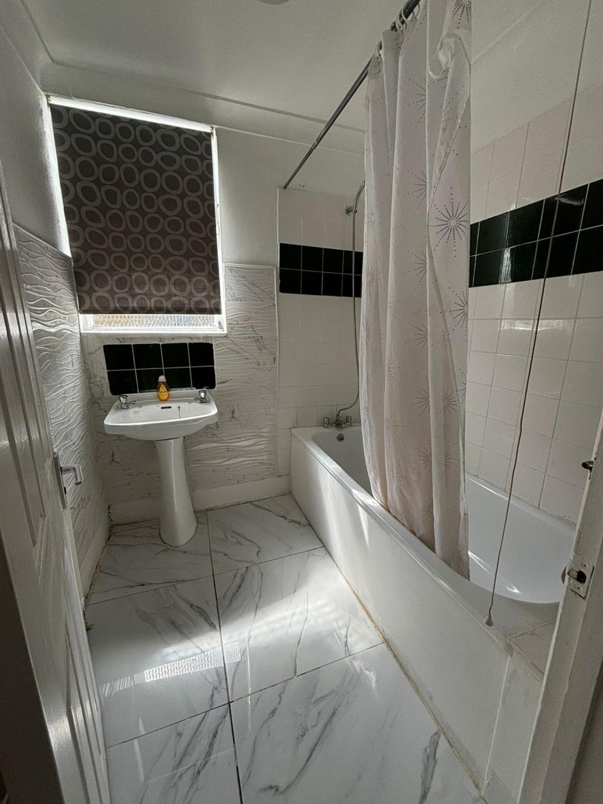 East 2 Bedroom Flat Apartment London